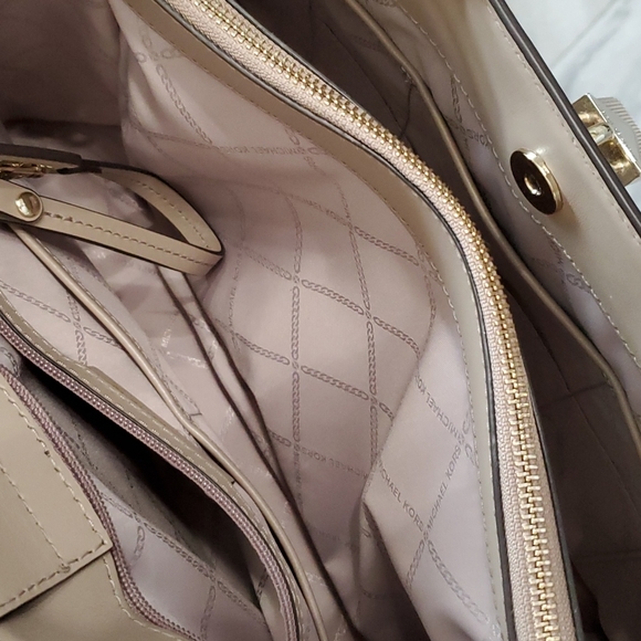 Michael Kors Large Gramercy Satchel - Picture 9 of 11